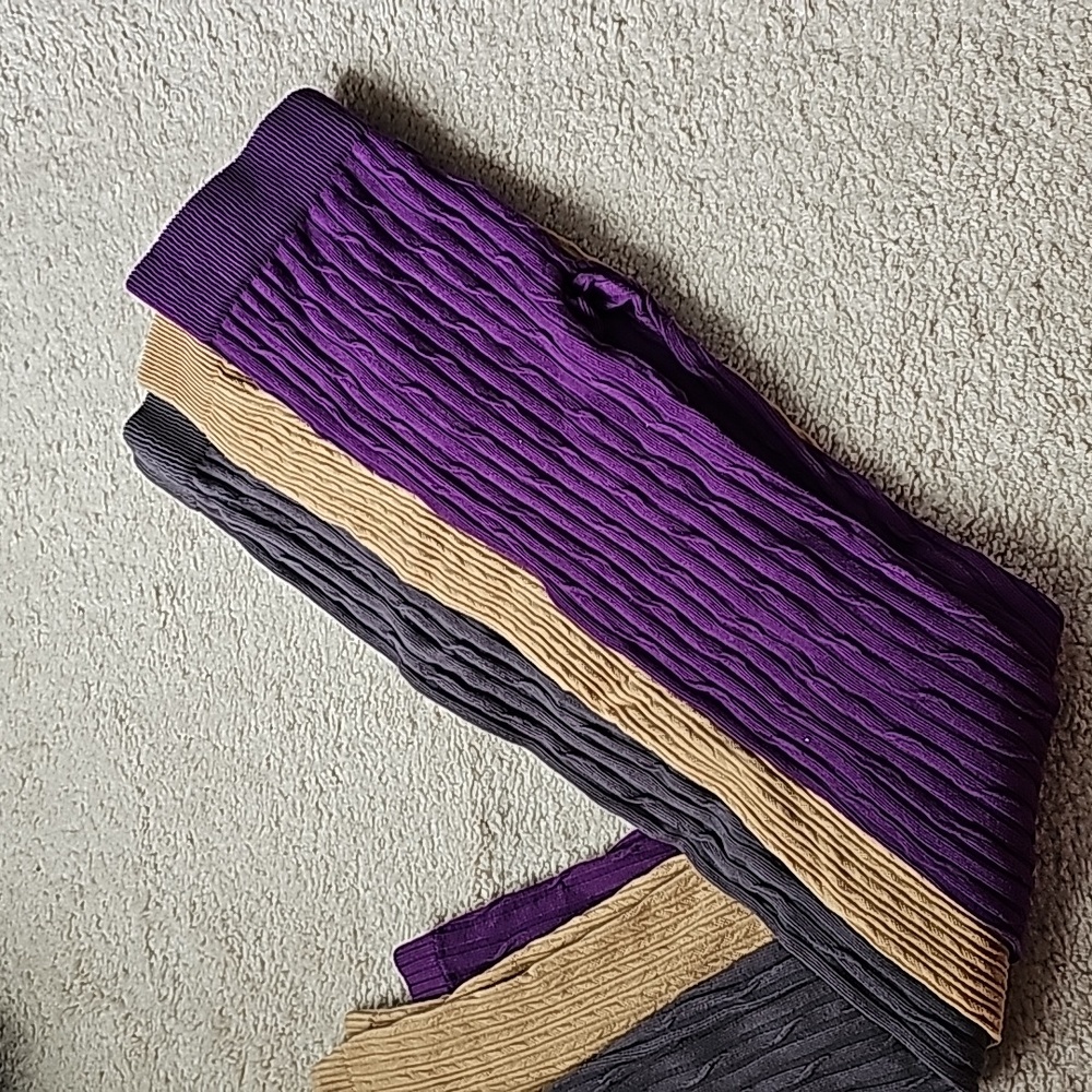 3 Pairs of Leggings M/L - Picture 2 of 3
